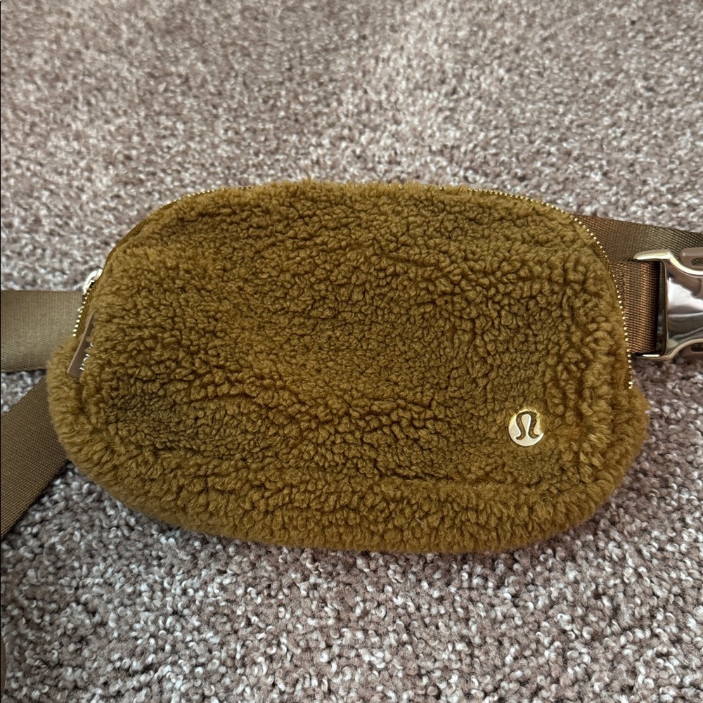 Lululemon Brown Fleece Belt Bag in Burnt Caramel